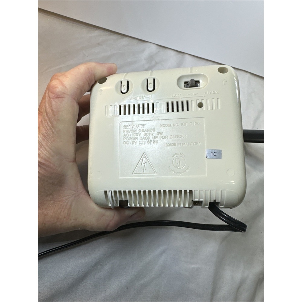 VTG Sony Dream Machine ICF-C120 AM/FM Clock Radio - Tested & Working -White Cube - Picture 3 of 9